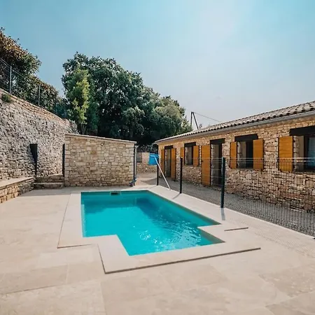 Avec Piscine Privee Et Jardin En Ardeche Villa Orgnac-l'Aven